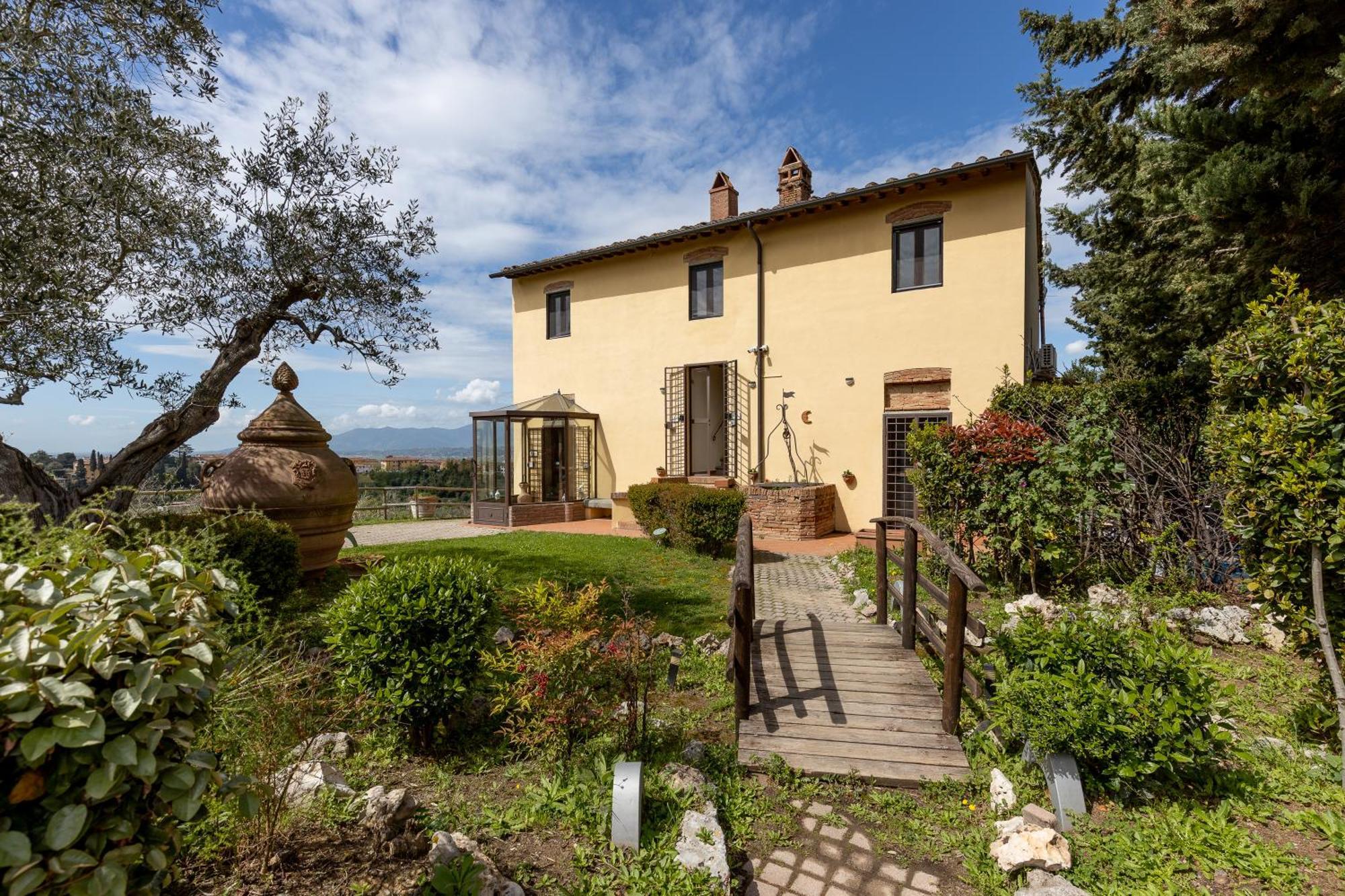 Residence Montevecchio Монтополи-ин-Валь-д'Арно Экстерьер фото